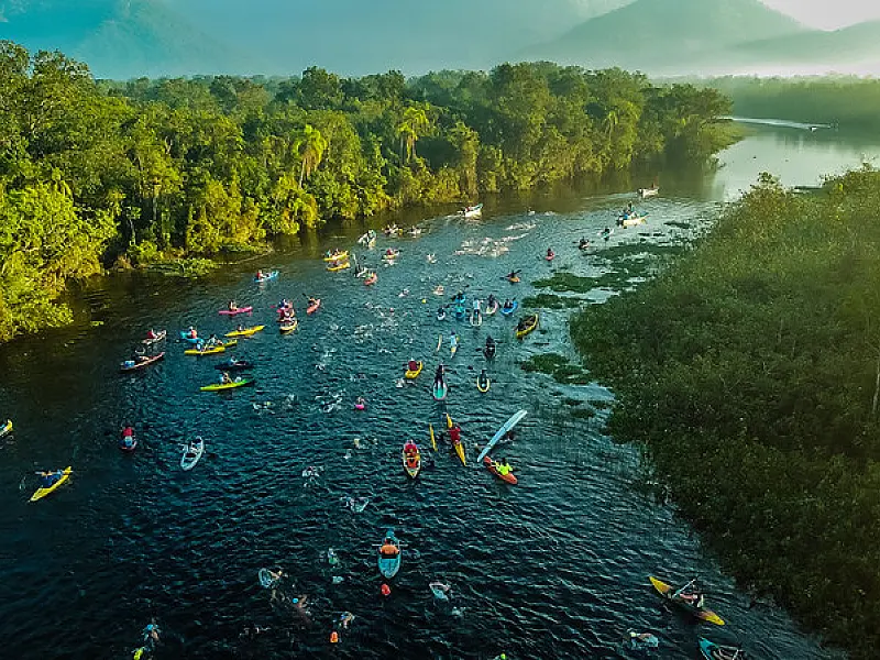 Bertioga recebe mais de 200 atletas para maratona aquática no Rio Itapanhaú