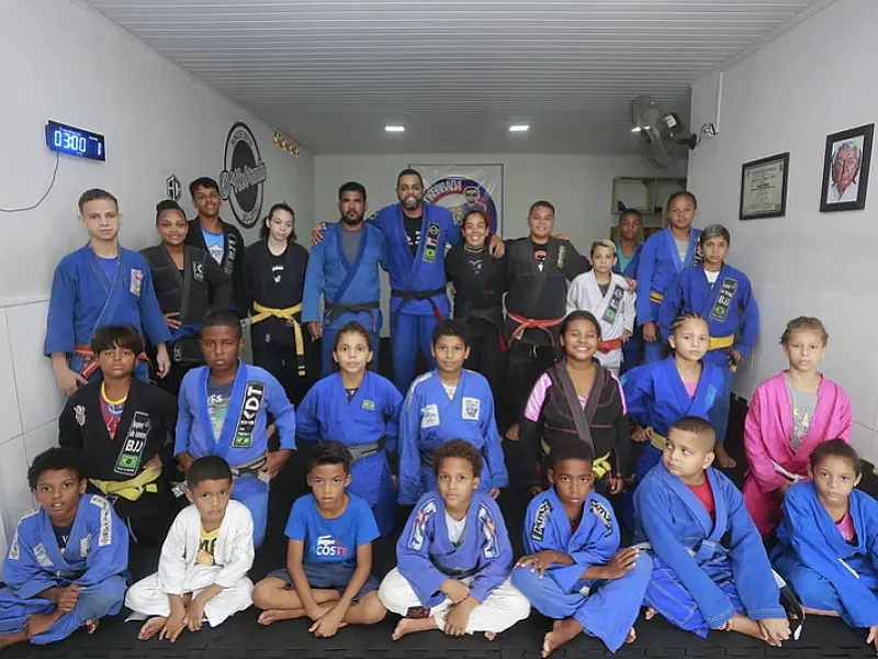 Guarujá promove aulas de jiu-jítsu para crianças no Sítio Conceiçãozinha