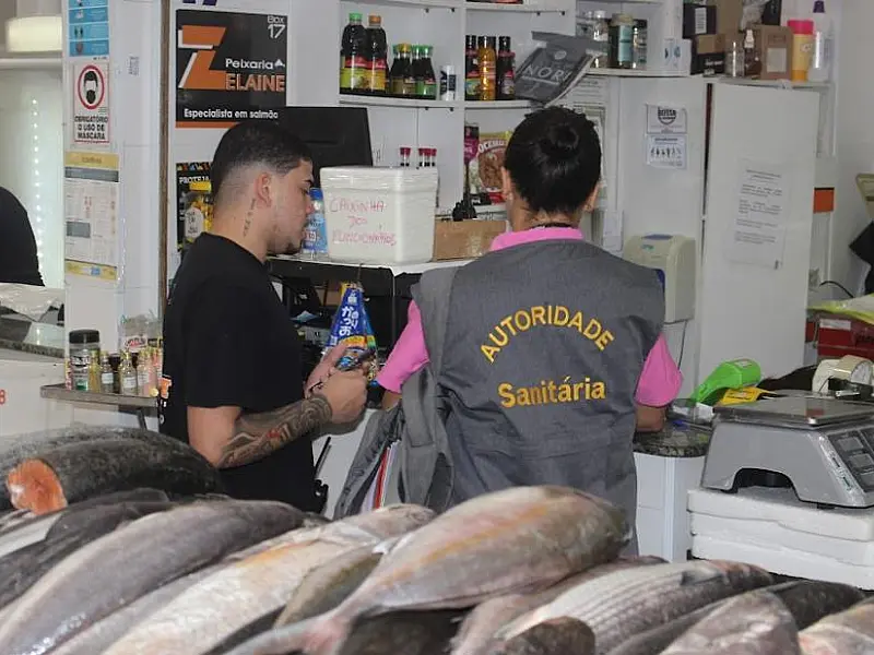 De olho na Semana Santa, vigilância sanitária fiscaliza Mercado de Peixes em Santos