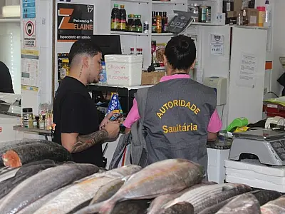De olho na Semana Santa, vigilância sanitária fiscaliza Mercado de Peixes em Santos