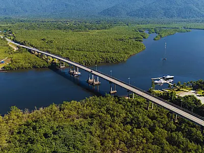 CNL faz trabalho inédito de recuperação da ponte sobre o rio Itapanhaú