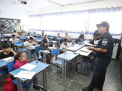 GCM de Guarujá forma estudantes em prevenção ao bullying, drogas e violência