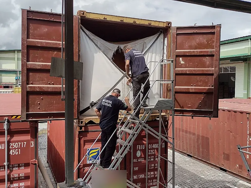 Receita Federal encontra 603 kg de cocaína em carga de milho que iria para Portugal