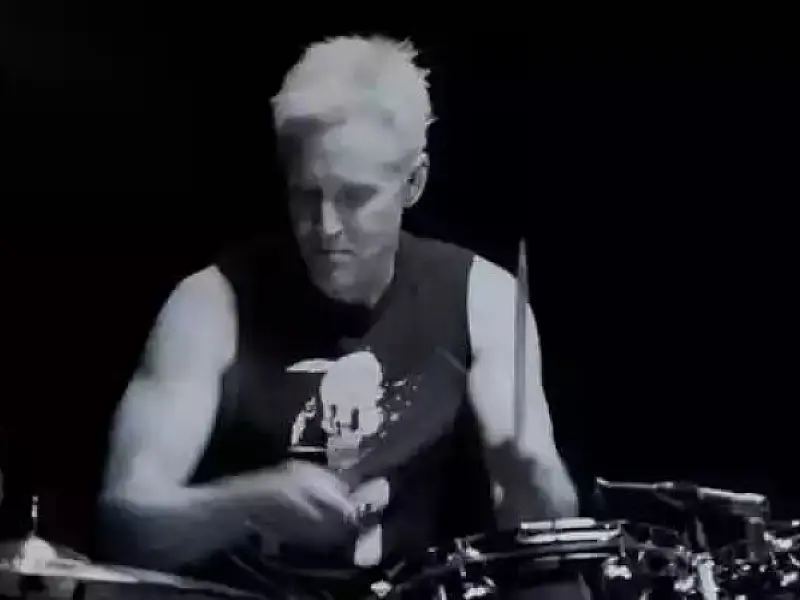 Foo Fighters anuncia novo baterista após morte de Taylor Hawkins