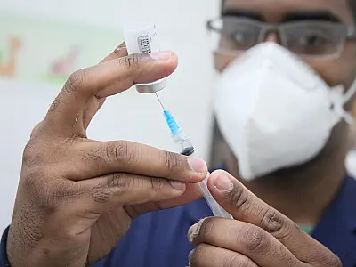 Mais de 800 pessoas são vacinadas contra a gripe no primeiro dia da campanha em Santos