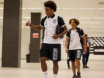 Willian abre boletim de ocorrência por ameaças à família