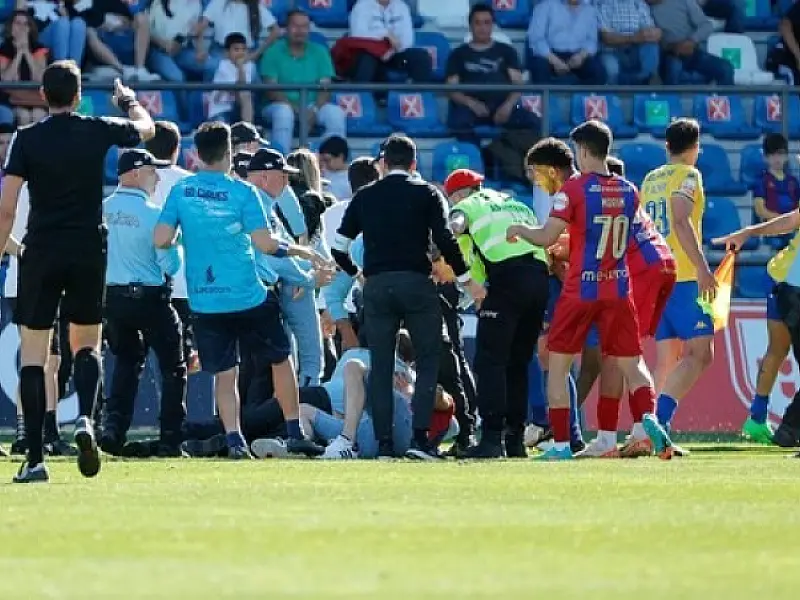 Goleiro brasileiro é agredido por torcedor rival durante jogo em Portugal