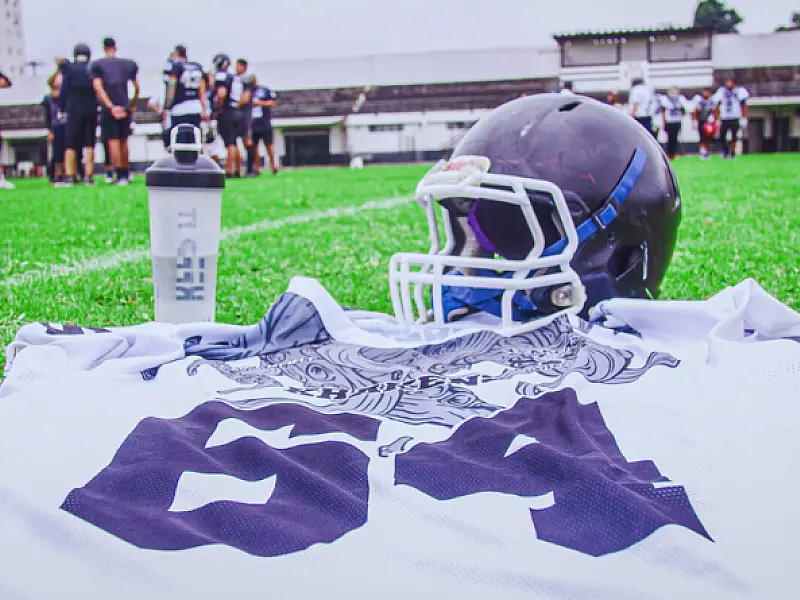 Equipe de futebol americano de São Vicente disputa duelo decisivo neste domingo (8)