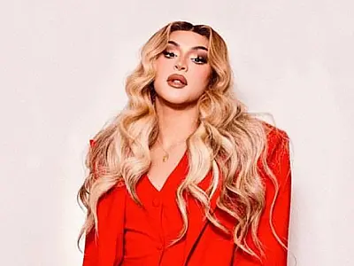Pabllo Vittar sofre com falhas na voz e look rasgado em show na posse de Lula