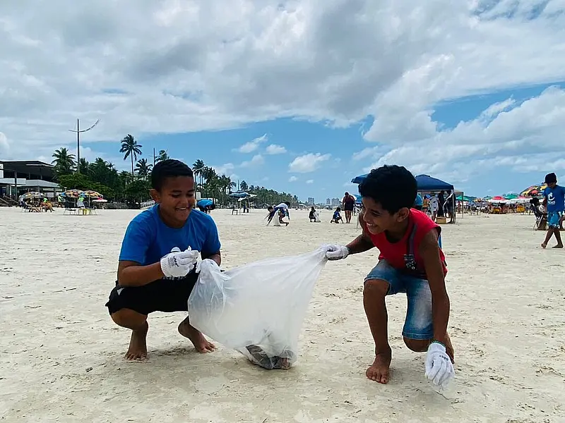 Projeto Ondas promove Mutirão de Limpeza na Praia da Enseada, em Guarujá