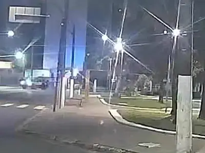 GCM de São Vicente detém em flagrante motorista embriagado que colidiu com tapumes na Biquinha