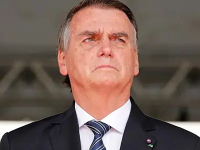 Jair Bolsonaro deve voltar ao Brasil no dia 15, diz Flávio