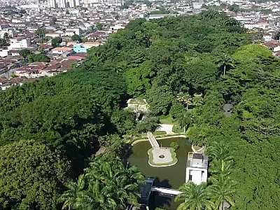 Mutirão 'Quem usa Cuida' realiza segunda ação no Jardim Botânico em Santos