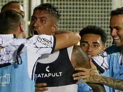 Paulinho marca primeiro gol após seu retorno e Timão vira sobre o Ituano