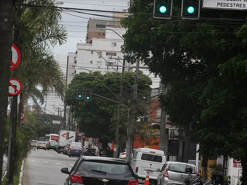 'Onda verde' nos semáforos da Av. Pedro Lessa, em Santos, aumenta a velocidade média e a fluidez