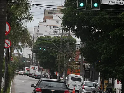 'Onda verde' nos semáforos da Av. Pedro Lessa, em Santos, aumenta a velocidade média e a fluidez