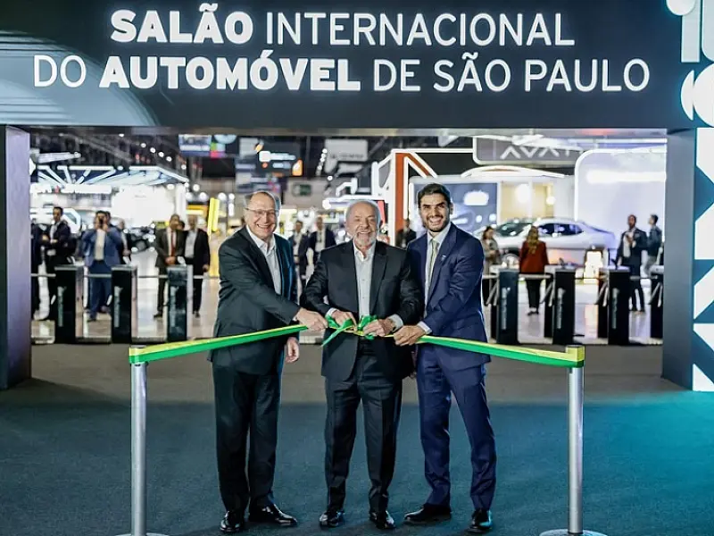 Para Lula, retorno do Salão do Automóvel é retrato de um país competitivo