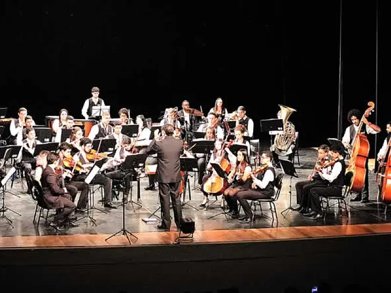 Natal do Cubatão Sinfonia tem apresentações de música e dança em escolas e na Cota 200