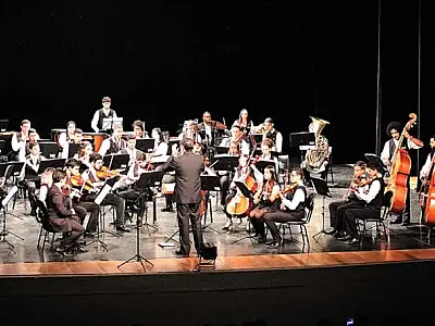 Natal do Cubatão Sinfonia tem apresentações de música e dança em escolas e na Cota 200