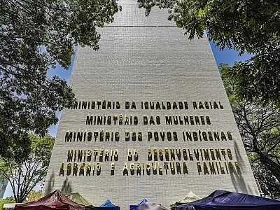 Governo e plataformas de mobilidade fazem acordo para combater racismo