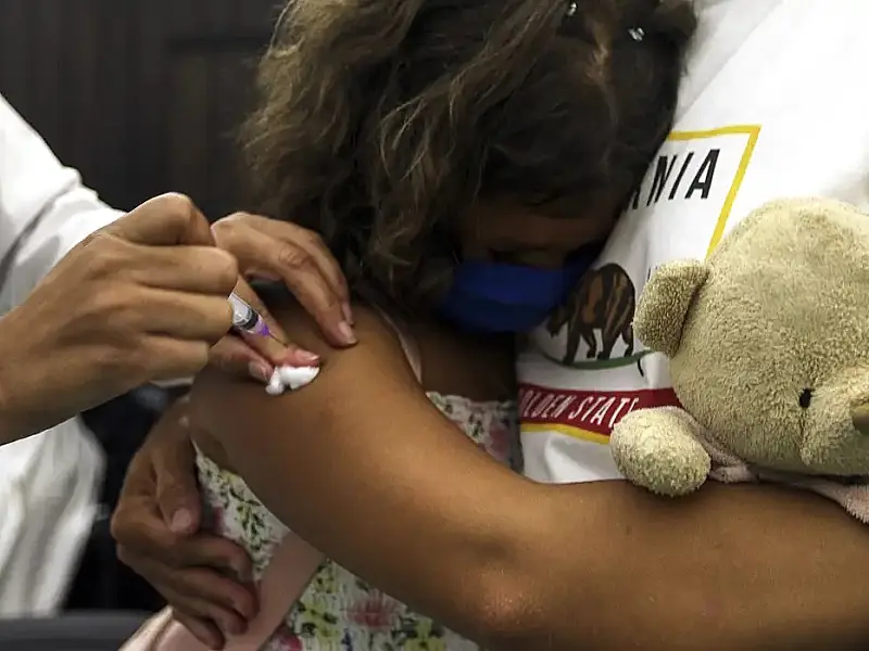 Cobertura vacinal completa contra covid em crianças não chega a 12%