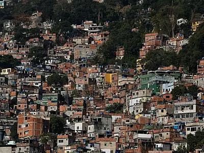 Rocinha enfrenta onda de frio em meio a fome e aumento da pobreza no Rio