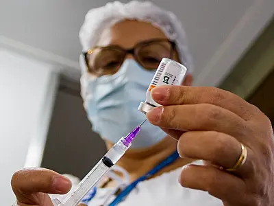 Anvisa libera Coronavac para faixa de 6 a 17 anos