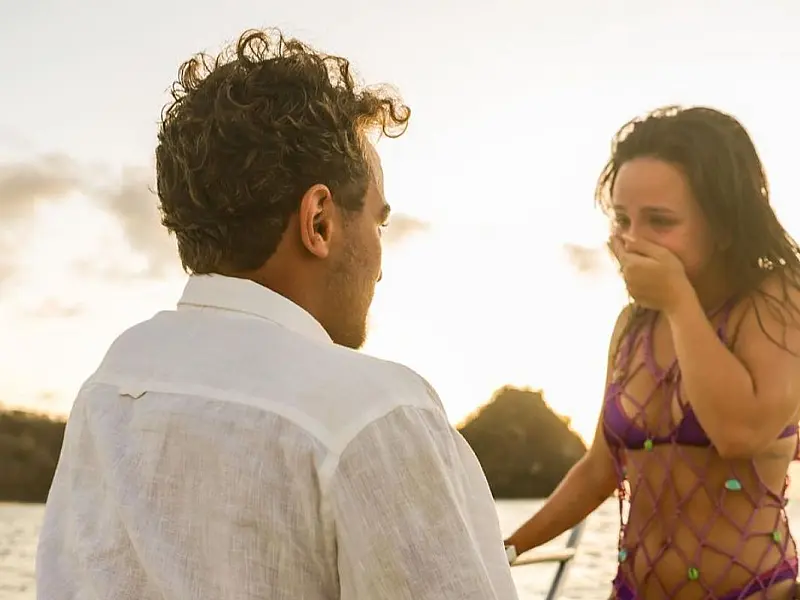 Larissa Manoela e André Luiz Frambach anunciam noivado