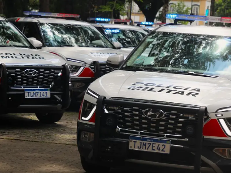 PM de SP realiza operação contra o crime organizado no Morro São Bento em Santos