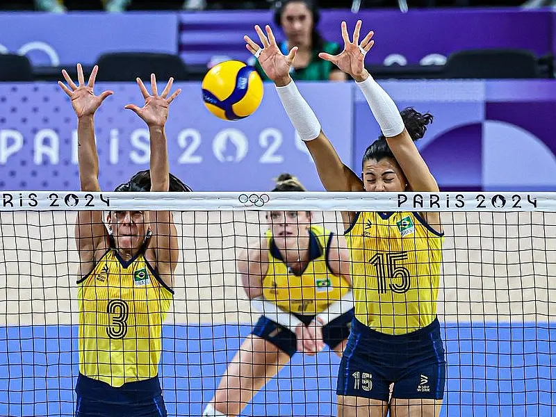 Vôlei feminino estreia com vitória tranquila em Paris