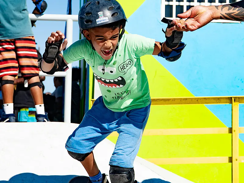 Pista de skate do Jd. Vicente de Carvalho é inaugurada com manobras e animação
