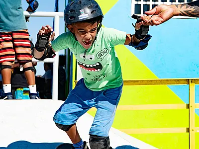 Pista de skate do Jd. Vicente de Carvalho é inaugurada com manobras e animação