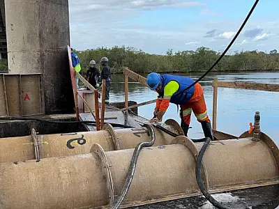 CNL faz trabalho inédito de recuperação da ponte sobre o rio Itapanhaú