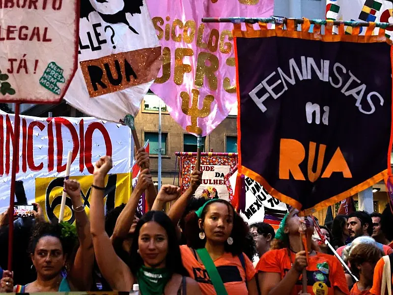 Dia Internacional da Mulher no Rio pede igualdade e fim da escala 6x1