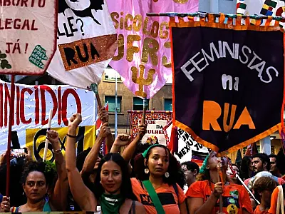 Dia Internacional da Mulher no Rio pede igualdade e fim da escala 6x1