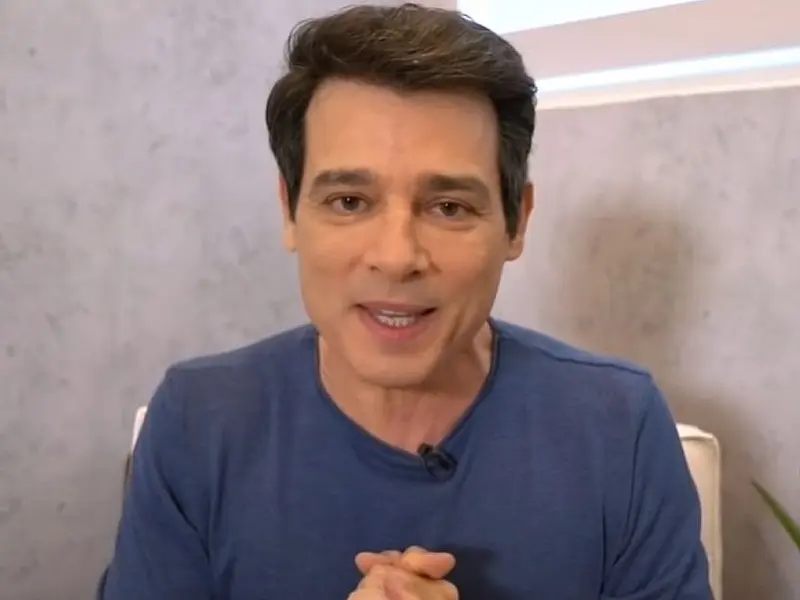 Celso Portiolli faz vídeos no hospital em tratamento contra câncer na bexiga
