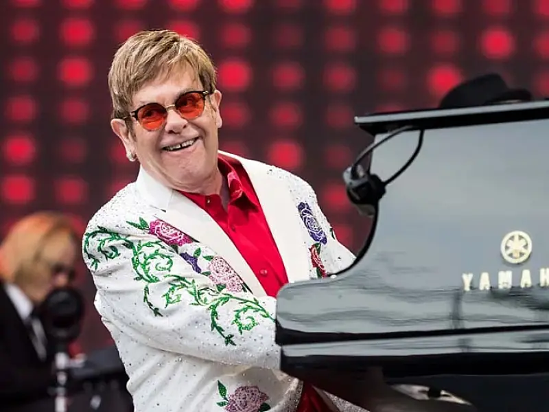 Elton John faz turnê mais lucrativa da história em despedida dos palcos