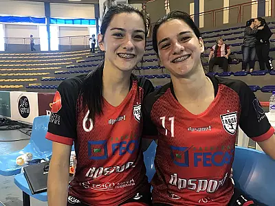 Gêmeas paraguaias brilham no futsal brasileiro e já confundiram árbitra