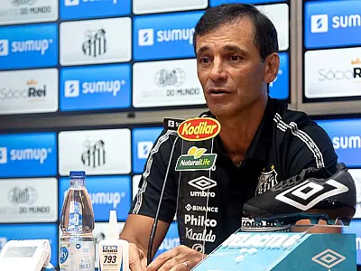 Fabián Bustos analisa a situação do Santos, fala sobre reforços e pede apoio à torcida