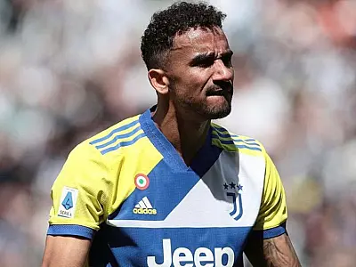Danilo é cortado, e Brasil fica só com Dani Alves na direita para amistosos