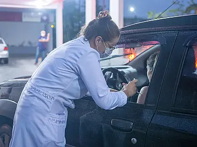 Bertioga realiza drive-thru da vacinação nesta quinta-feira