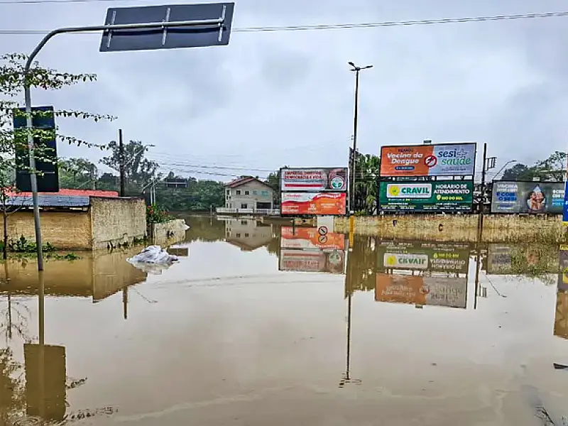 Mais de 900 pessoas deixam casas após chuvas em Santa Catarina