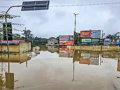 Mais de 900 pessoas deixam casas após chuvas em Santa Catarina