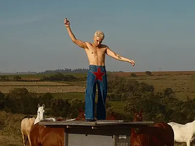 Como Jão se distanciou da sofrência para ressurgir mais sexy no disco 'Super'