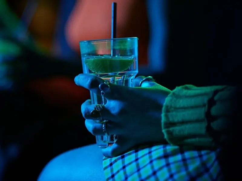 Governo do Brasil orienta combate à venda de bebidas adulteradas com metanol e reforça medidas
