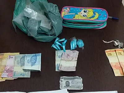 Polícia Civil prende trio que traficava drogas em praça no litoral sul