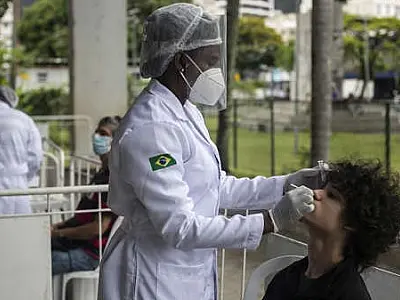 Brasil acumula problemas de testagem em momento de alta de casos da variante ômicron