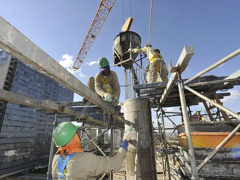 Fazenda aumenta previsão de crescimento do PIB para 2,5% este ano