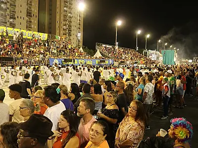 Desfiles de carnaval em Santos começam na noite desta sexta-feira