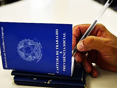 IBGE: desemprego recua para 8,1% no trimestre encerrado em novembro